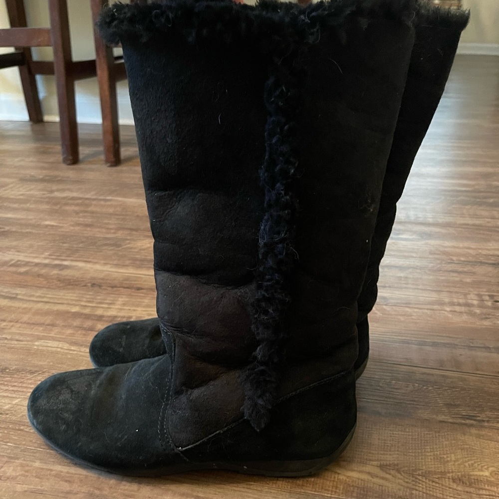 Like new London Fog winter boots. Lined with fur on the inside. Smoke free home!